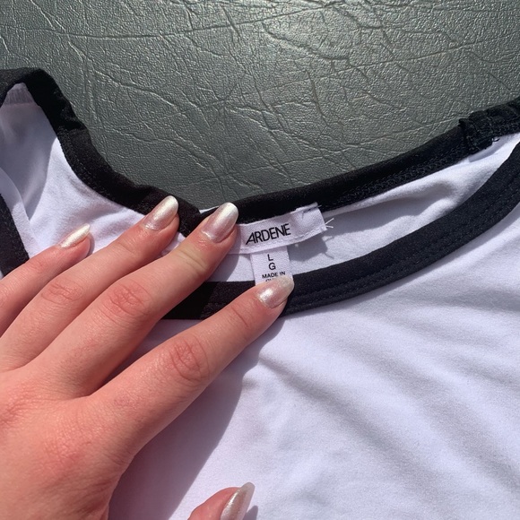 White tee - Picture 2 of 3